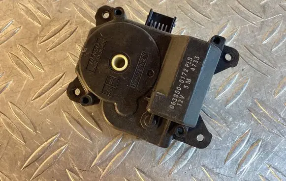 Lexus RX 450H Air flap motor/actuator 0638000172