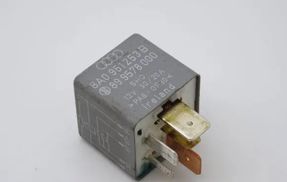 Audi A6 S6 C5 4B Other relay 8A0951253B