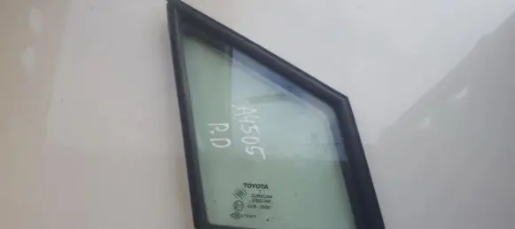 Toyota Corolla Verso AR10 Front triangle window/glass 