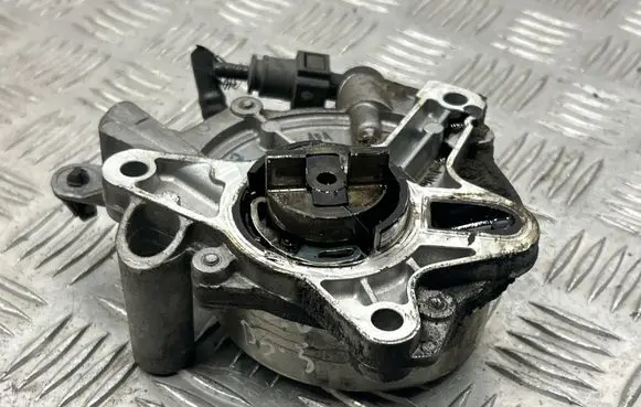 Citroen DS5 Vacuum pump 7021390500