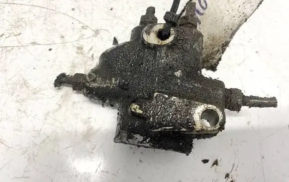 Toyota Avensis T250 Brake power pressure regulator 