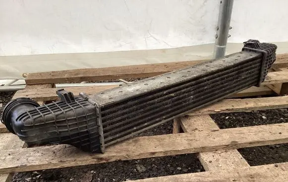 Mercedes-Benz E W211 Intercooler radiator A2115003902 3275377