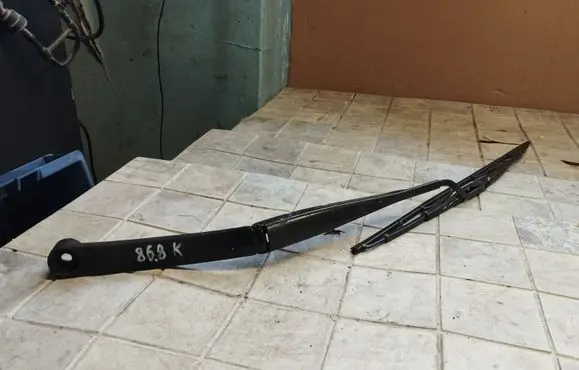 Hyundai Santa Fe Front wiper blade arm