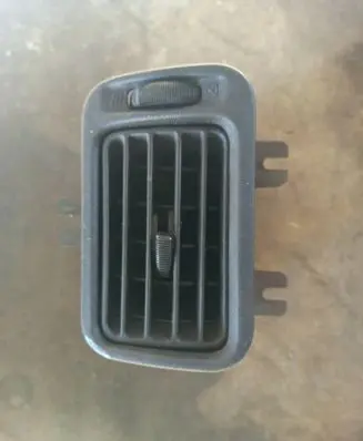 Nissan Primera Dash center air vent grill 68761-2f000