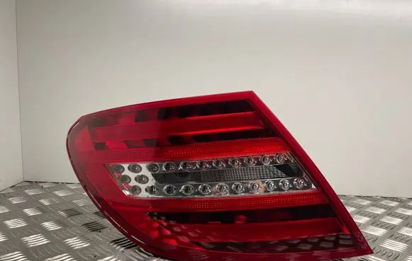 Mercedes-Benz C W204 Rear/tail lights 2049060403