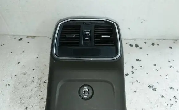 Porsche Macan (95B) Rear air vent grill 95B864378D 95B819203