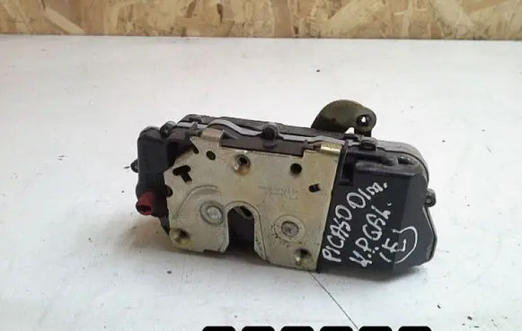 Citroen Xsara Picasso Front door lock 