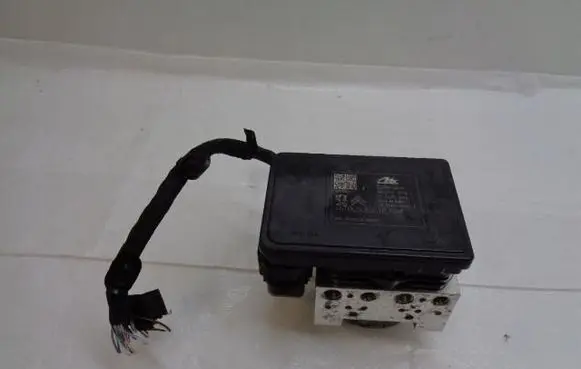 Peugeot 407 ABS Pump 9826857180