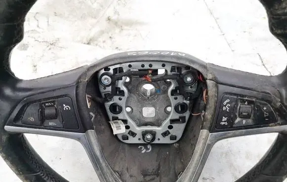 Steering wheel buttons/switches