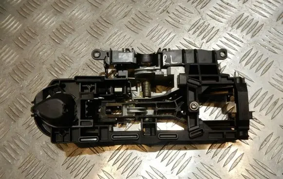 Rear door exterior handle/bracket