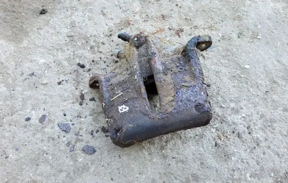 Ford Mondeo Mk III Front brake caliper