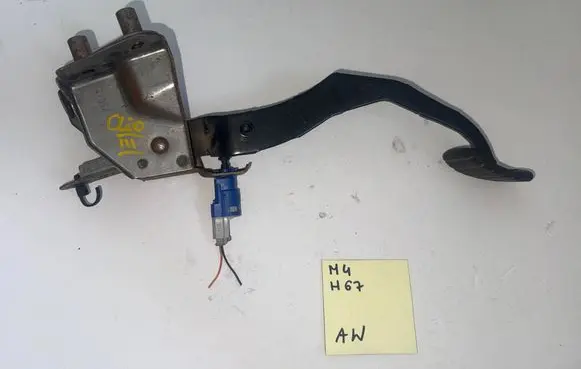 Renault Clio III Accelerator throttle pedal 8200153268