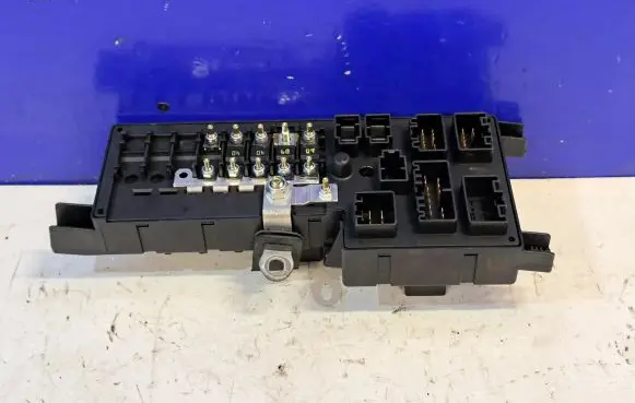 Volvo XC90 Fuse module 30728008 518828108