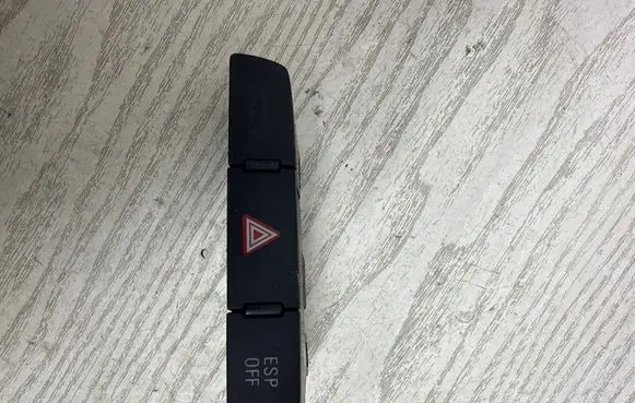Audi Q7 4L Hazard light switch 4L2927137A
