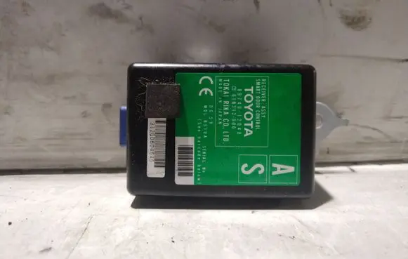 Toyota Auris 150 Door control unit/module 8974012040