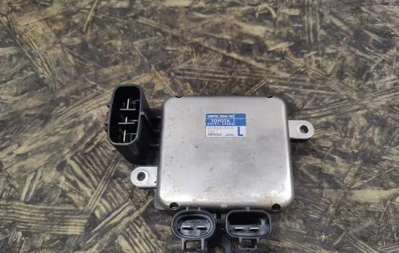 Lexus LS 460 - 600H Coolant fan relay 8925730080