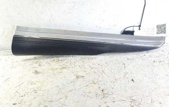 Mercedes-Benz CLS C219 Rear sill trim cover A2196800835