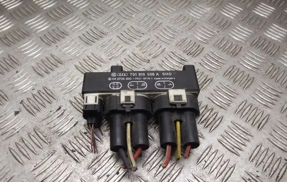 Volkswagen Transporter - Caravelle T4 Coolant fan relay 701919506A