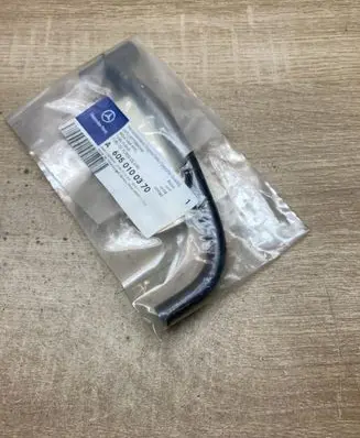 Mercedes-Benz E W124 Breather/breather pipe/hose A6050100370