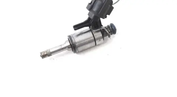 BMW 1 F20 F21 Fuel injector 7591623
