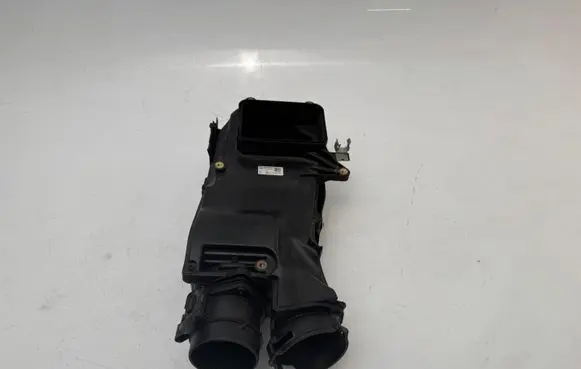Mercedes-Benz C W205 Air filter box A6510900600 866093000