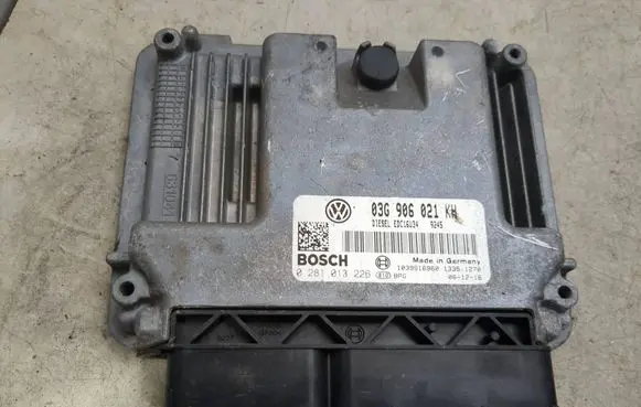 Volkswagen Touran I Engine control unit/module 03G906021KH 1039S16960 0281013226
