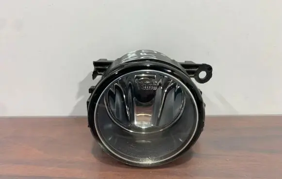 Suzuki Grand Vitara II Front fog light 89211943