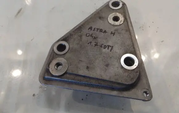 Opel Astra H Engine mounting bracket