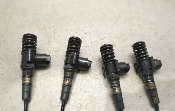 Audi A3 S3 8P Fuel injectors set 0414720404