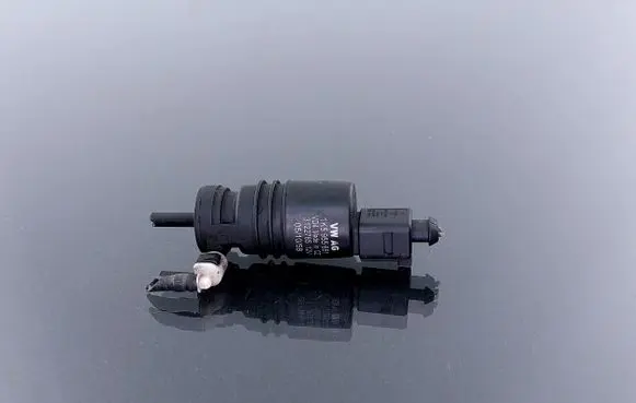 Audi A8 S8 D3 4E Windscreen/windshield washer pump 1K5955651 3122785