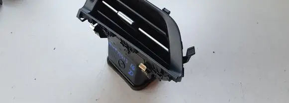 Toyota Avensis T270 Dashboard side air vent grill/cover trim