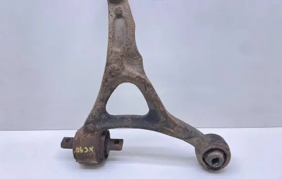 Volvo XC90 Front lower control arm/wishbone