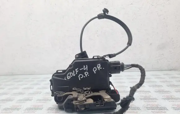 Volkswagen Golf IV Front door lock
