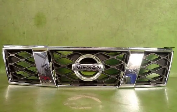 Nissan X-Trail T31 Front bumper upper radiator grill 