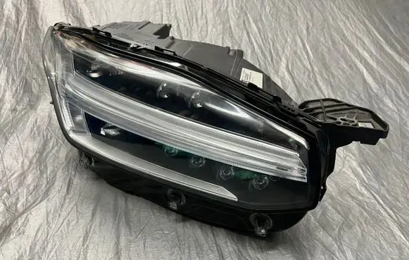 Volvo XC90 Headlight/headlamp 32228297 3222829