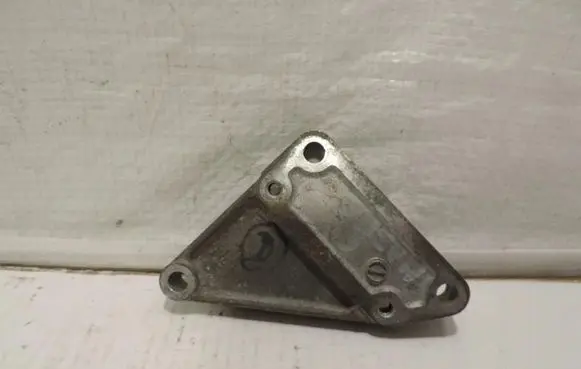 Mazda CX-9 Engine mount bracket