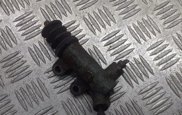 Toyota Yaris Clutch slave cylinder 