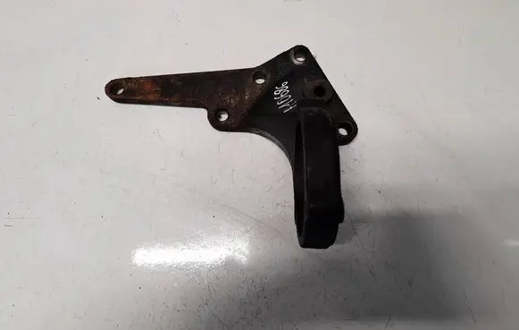 Nissan X-Trail T30 Engine mounting bracket 