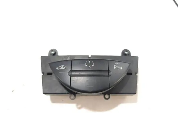 Mercedes-Benz E W211 Parking (PDC) sensor switch 2118217058 03751202