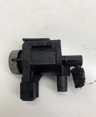 Volkswagen Golf IV Turbo solenoid valve 1J0906283A