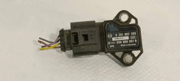 Volkswagen Touran I Air pressure sensor 038906051B 0281002399