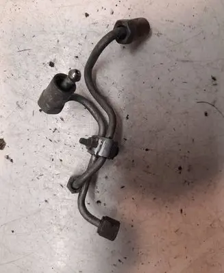 Fuel injector supply line/pipe