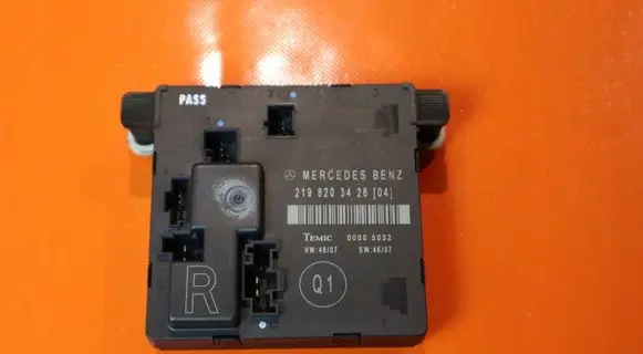 Mercedes-Benz CLS C219 Door control unit/module 2198203426 A2198203426