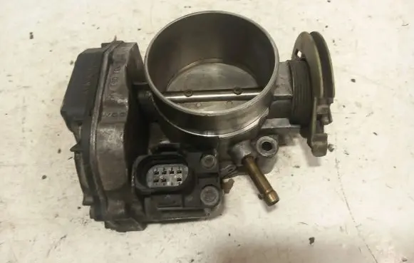 Audi A6 S6 C5 4B Throttle valve 078133063ak