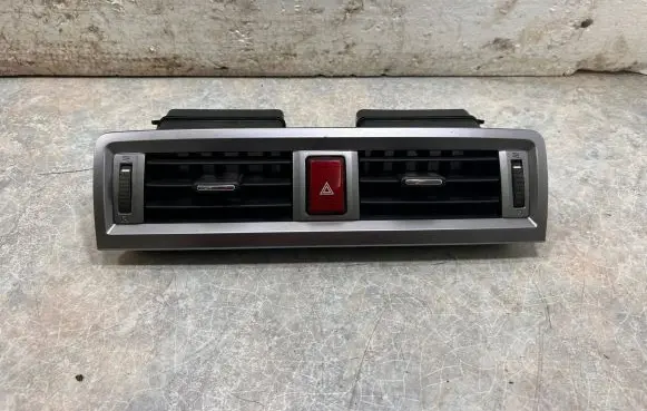 Subaru Outback (BS) Dash center air vent grill 66110AL00A U12A22