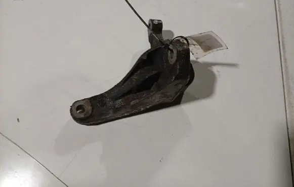 Volvo V50 Engine mount bracket 3M516P093