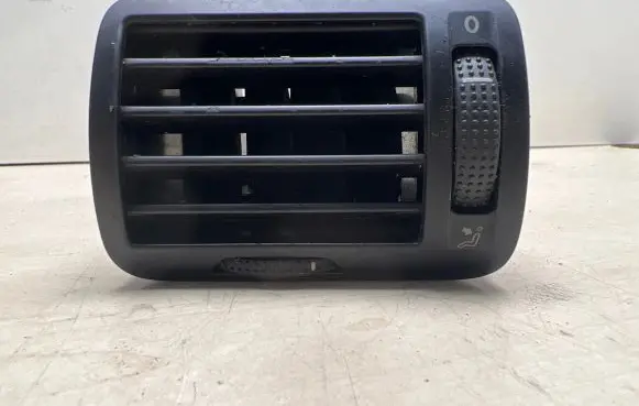 Volkswagen PASSAT B5 Dash center air vent grill 3B0819703D