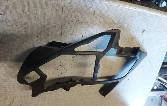 Peugeot 5008 II Front bumper mounting bracket 9815337680
