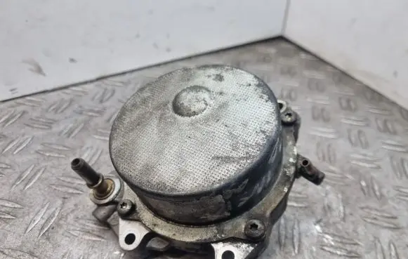 Opel Insignia A Vacuum pump 55205446
