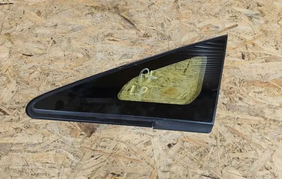 Toyota Prius+ (ZVW40) Front triangle window/glass 6212047040